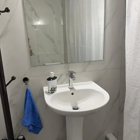 Petaluda House 5 *